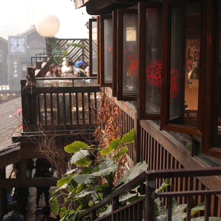 Family terraces and cafés for calm evenings in London